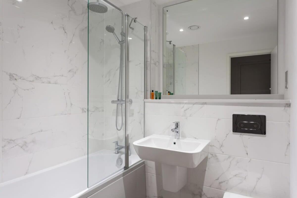 Stunning Modern 1Br Flat In Central Бирмингем Экстерьер фото